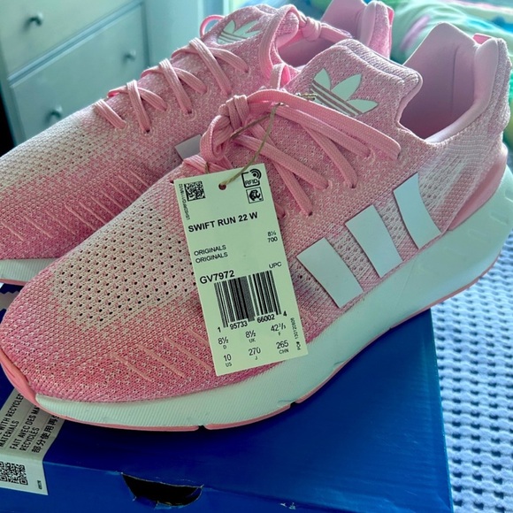NWT Adidas Swift Run 22 - Picture 2 of 4